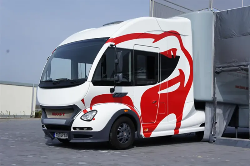 FUTURIA Truck mit Extra Hospitality, Neues Trailer-Tent-Konzept erweitert die Einsatzmöglichkeiten