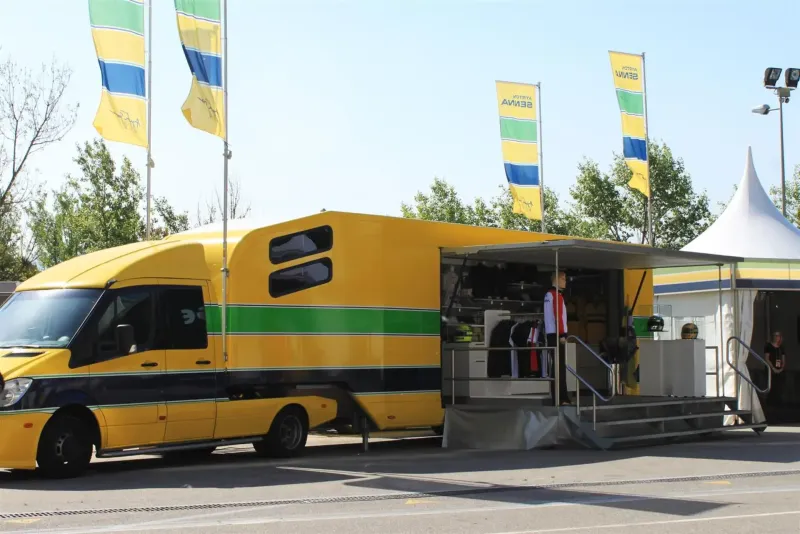 Ayrton Senna Official Shop, Mobiler Ayrton Senna Official Shop feiert Premiere auf Europas Rennstrecken